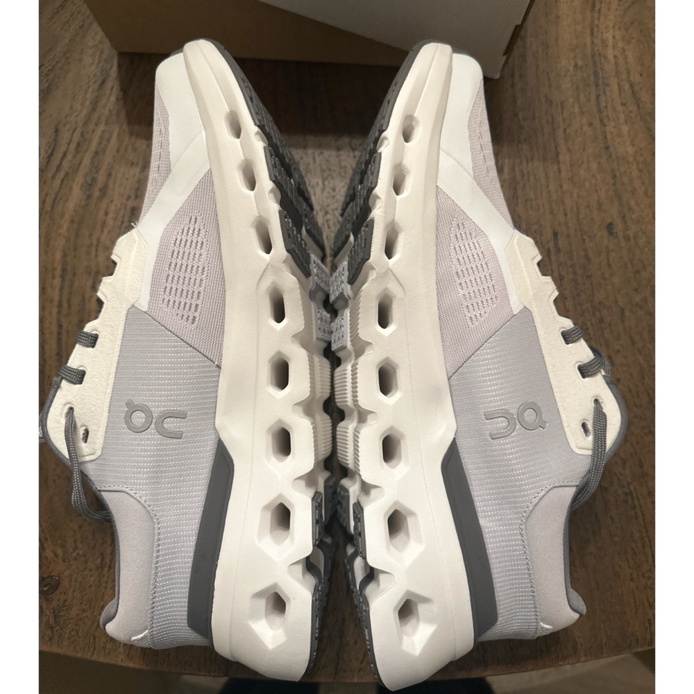 On Women’s Cloudrunner 2 Frost/White Size 10.5 - Picture 7 of 11